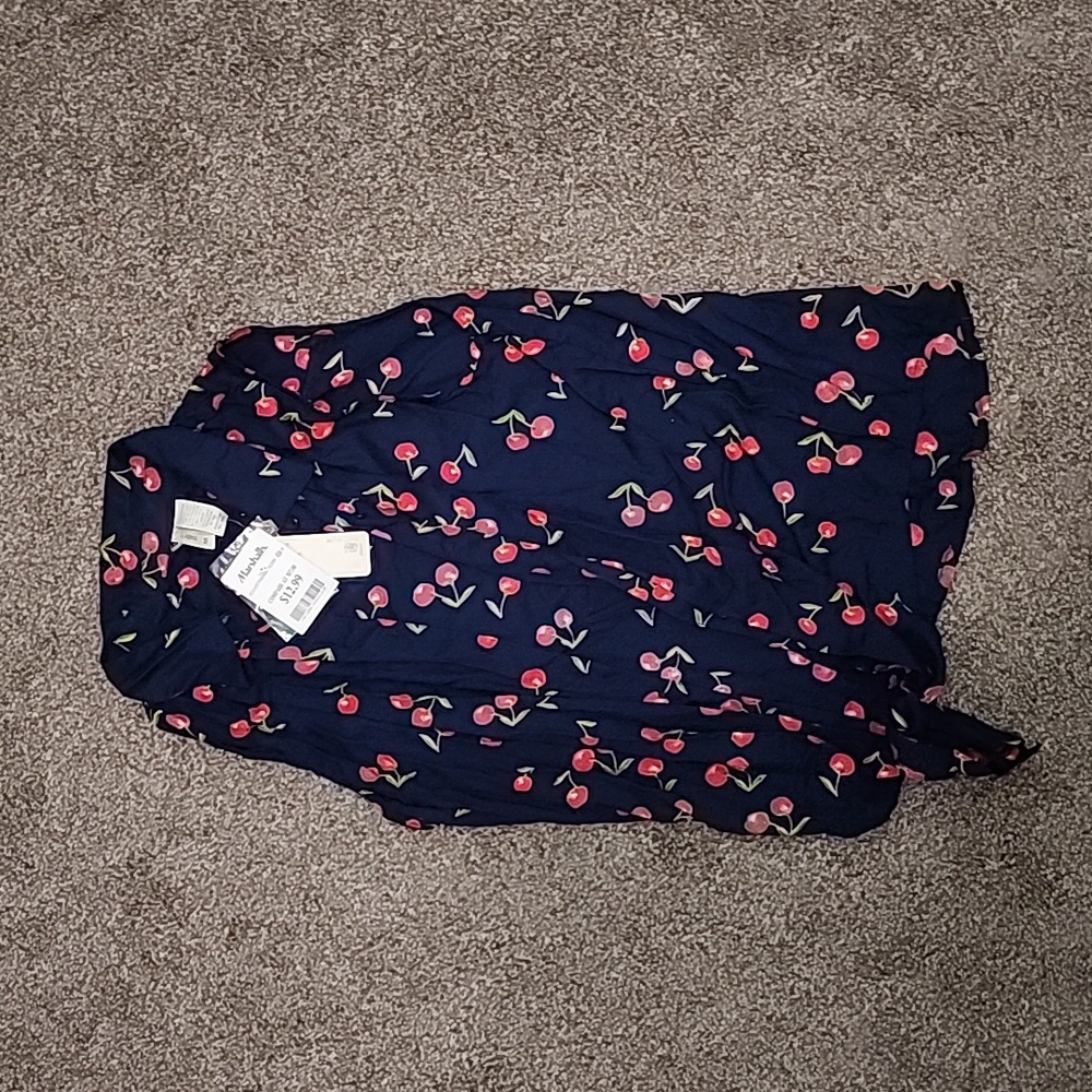 **BEAUTIFUL ** 🍒 CHERRIES 🍒 Women's Tank Top Buttom Up with bottom Tie CUTE**